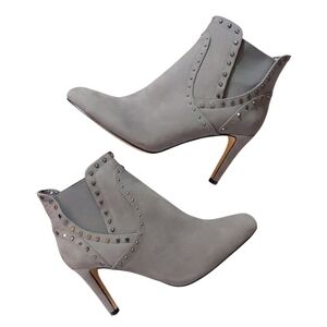 Vince Camuto Vernaya Studded Gray Suede Stiletto Ankle Bootie size 8 M